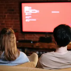 Para dowiedzieć się, jak zainstalować przeglądarkę w telewizorze LG, ogląda ekran z menu.