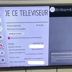 Ekran telewizora LG z menu "O tym telewizorze". Widoczna opcja "Jak zaktualizować przeglądarkę w telewizorze LG" oraz wersja oprogramowania.