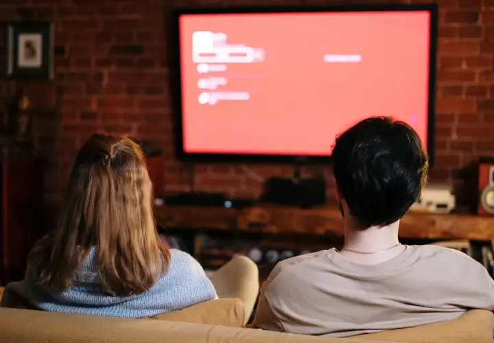 Para dowiedzieć się, jak zainstalować przeglądarkę w telewizorze LG, ogląda ekran z menu.