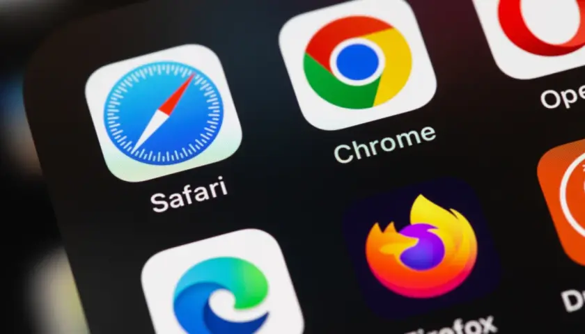 Ikony przeglądarek: Safari, Chrome, Firefox, Opera, Edge, DuckDuckGo. Jaka jest najlepsza przeglądarka internetowa? Wybór zależy od Ciebie!