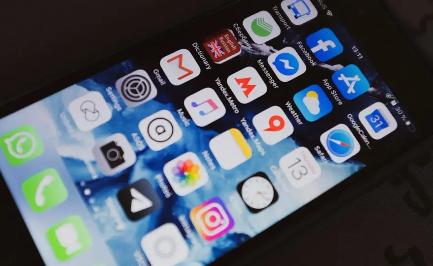 Jak sprawdzić numer telefonu na Facebooku? Poradnik krok po kroku