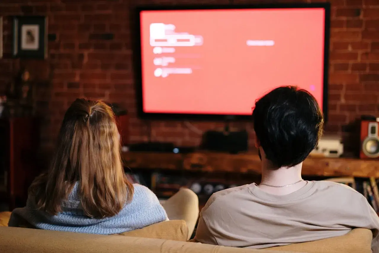 Para dowiedzieć się, jak zainstalować przeglądarkę w telewizorze LG, ogląda ekran z menu.