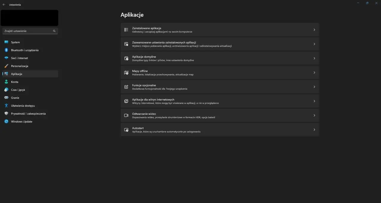 Ekran ustawień Windows z menu po lewej i sekcją "Aplikacje" po prawej.
