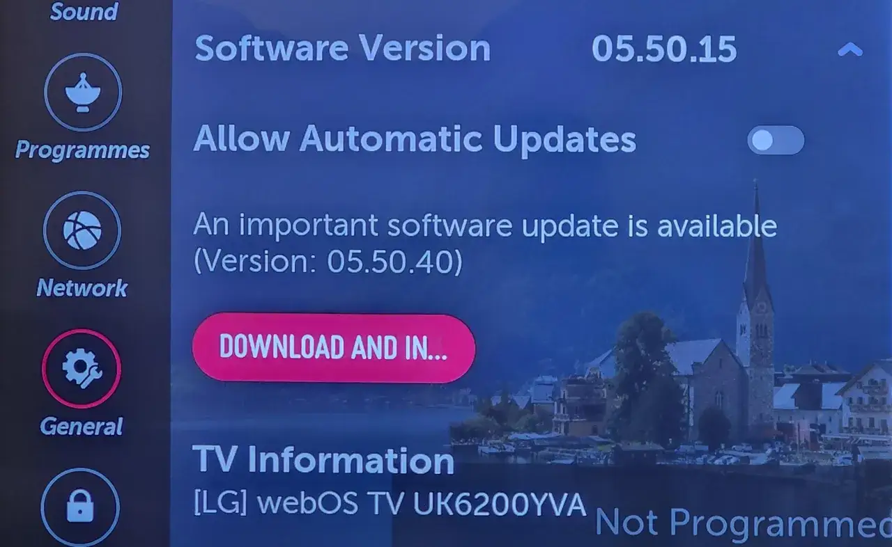 Ekran telewizora LG z informacją o dostępnej aktualizacji oprogramowania. Kliknij 