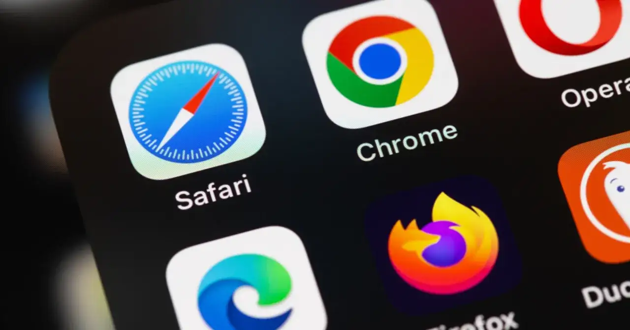 Ikony przeglądarek: Safari, Chrome, Firefox, Opera, Edge. Jaka jest najlepsza przeglądarka internetowa? Wybór zależy od Ciebie!