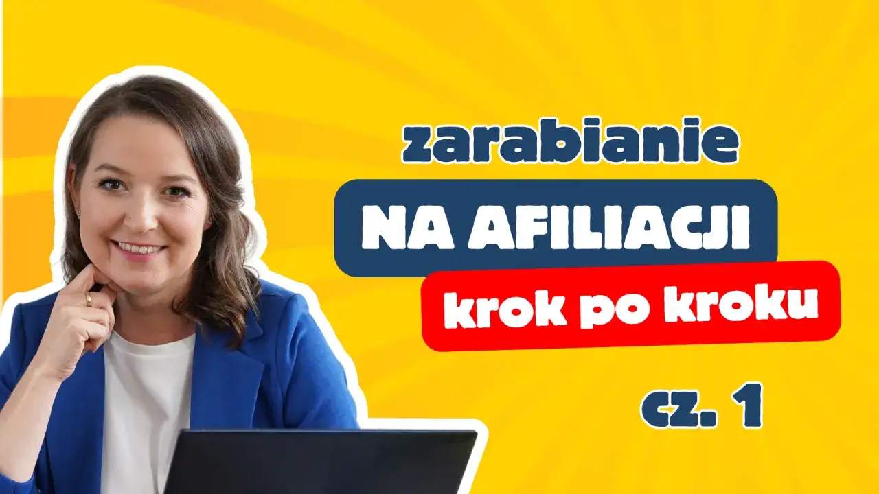 Uśmiechnięta kobieta wyjaśnia, jak zarabiać na blogu dzięki afiliacji, krok po kroku.